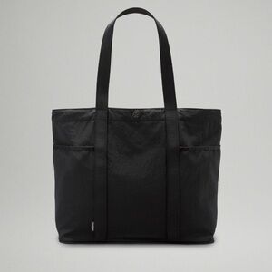 Lululemon Daily Multi-Pocket Tote Bag 20L